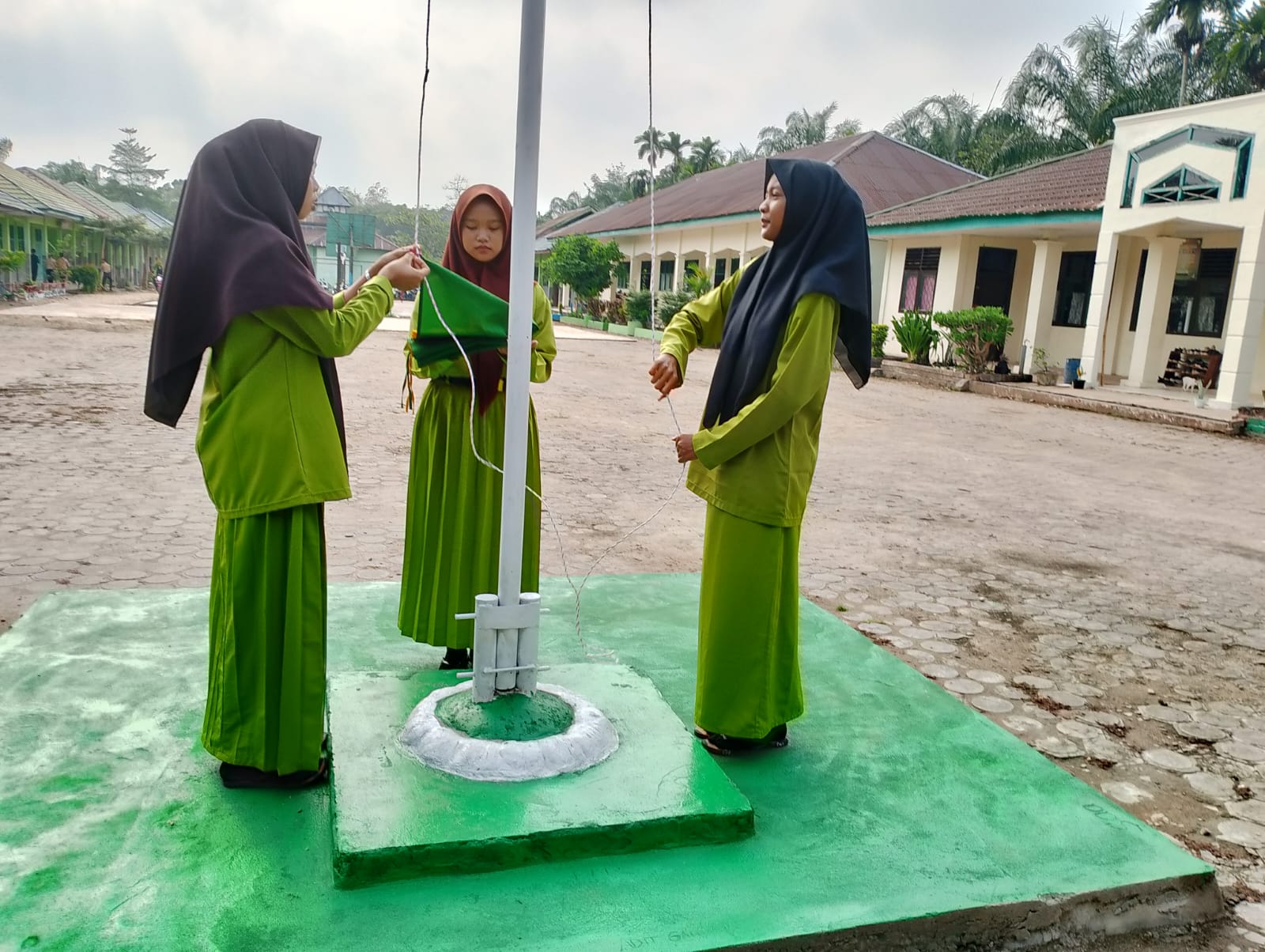 Mantapkan Persiapan, XI A Adakan Latihan Menjadi Petugas Upacara