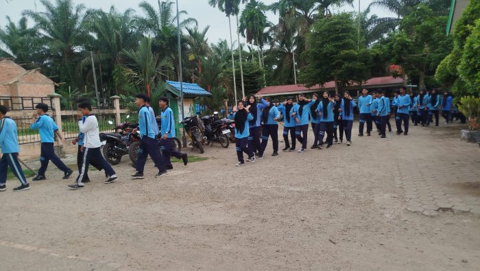 Jalan Santai Cerahkan Jumat Pagi MAN 1 Muaro Jambi Jalan Santai Cerahkan Jumat Pagi MAN 1 Muaro Jambi