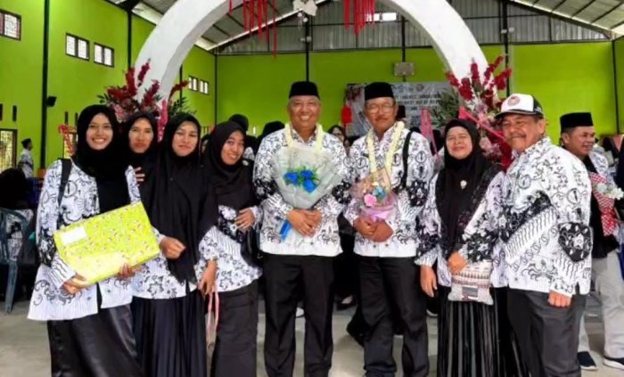 Guru Sungai Gelam Rayakan Hari Guru Nasional, Suci Intan Maulia Terima Penghargaan Khusus