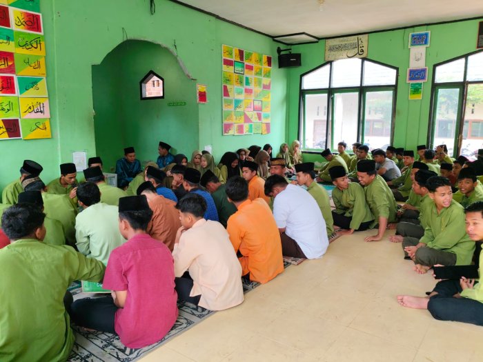 Suntaji Pimpin Salat Dhuha, Madrasah Dipenuhi Suasana Khusyuk