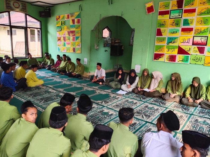 Jumat Berkah MAN 1 Muaro Jambi: Muhadhoroh Latih Mental dan Kepercayaan Diri Siswa Jumat Berkah MAN 1 Muaro Jambi: Muhadhoroh Latih Mental dan Kepercayaan Diri Siswa