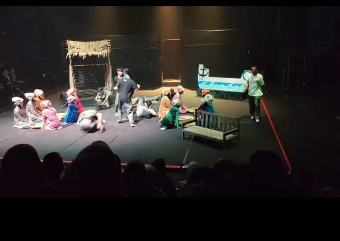 Spektakuler! Ujian Praktik Siswa Kelas XII MAN 1 Muaro Jambi Dikomersialkan di Taman Budaya Jambi Spektakuler! Ujian Praktik Siswa Kelas XII MAN 1 Muaro Jambi Dikomersialkan di Taman Budaya Jambi