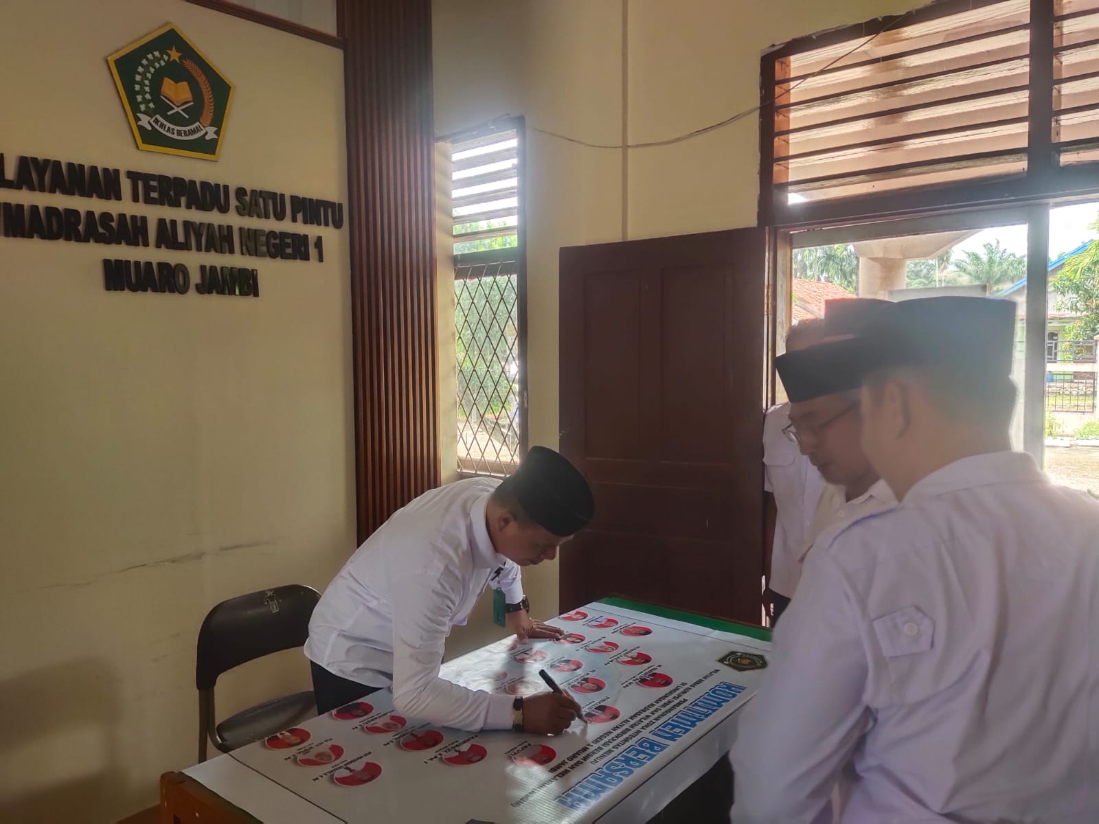 Yaskin Pengawas Madrasah Hadiri Pencanangan Pembangunan Zona Integritas di MAN 1 Muaro Jambi