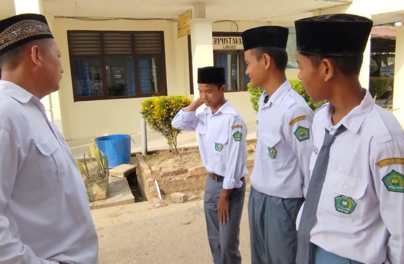 Pembinaan Terhadap Siswa yang Terlambat Datang ke Madrasah