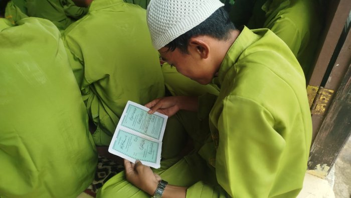 Suara Doa Bergema di Pagi Jumat: Kelas XI A Pimpin Kegiatan Keagamaan