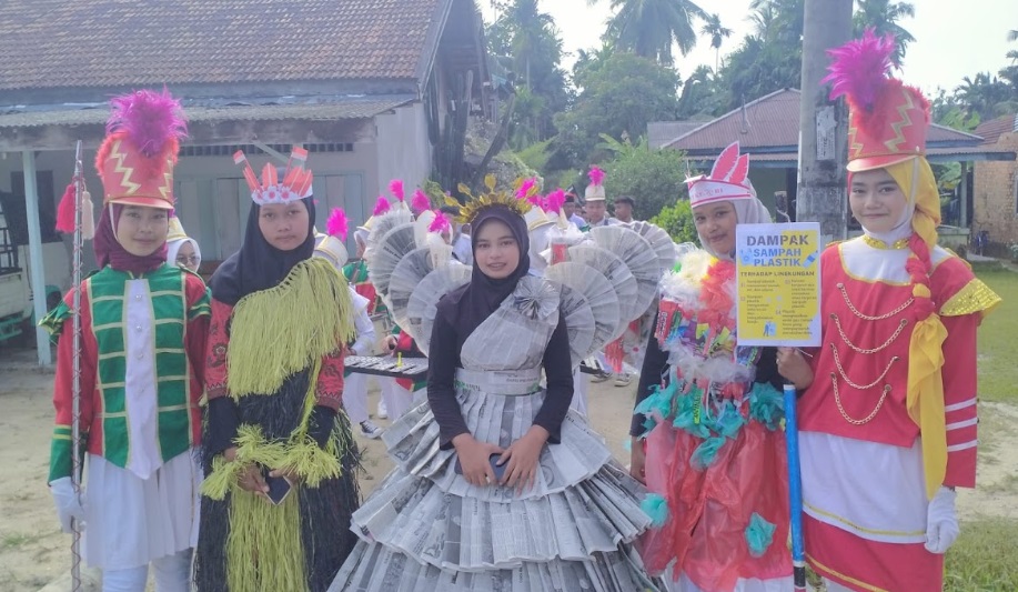 Ratusan Peserta Didik MAN 1 Muaro Jambi Ikuti Karnaval 