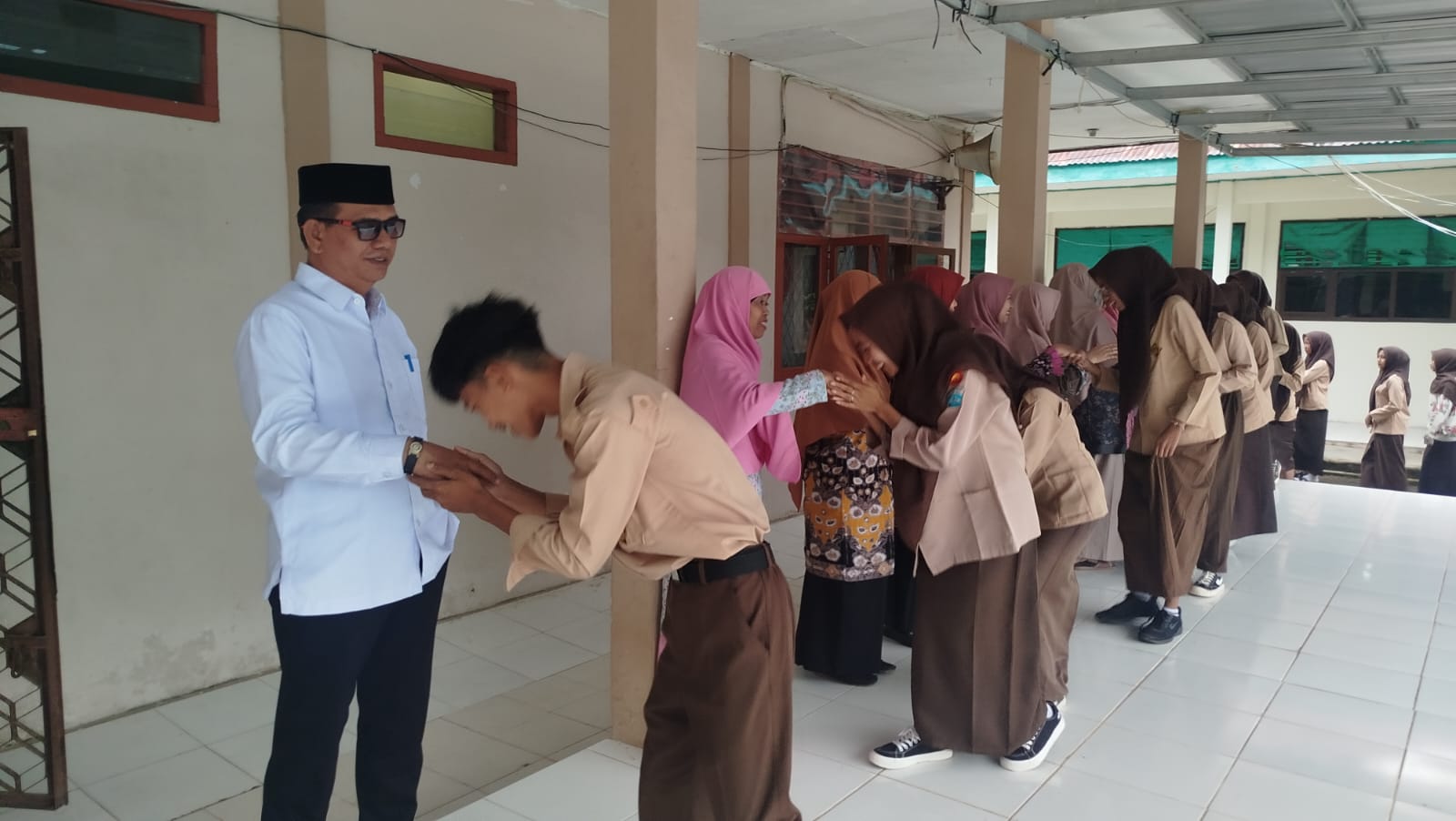 Semangat Baru Pasca Lebaran, MAN 1 Muaro Jambi Gelar Halal Bihalal Semangat Baru Pasca Lebaran, MAN 1 Muaro Jambi Gelar Halal Bihalal