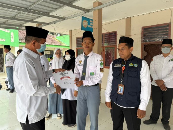 Kerja Keras Berbuah Prestasi, MAN 1 Muaro Jambi Umumkan Juara Lomba Kelas Kerja Keras Berbuah Prestasi, MAN 1 Muaro Jambi Umumkan Juara Lomba Kelas