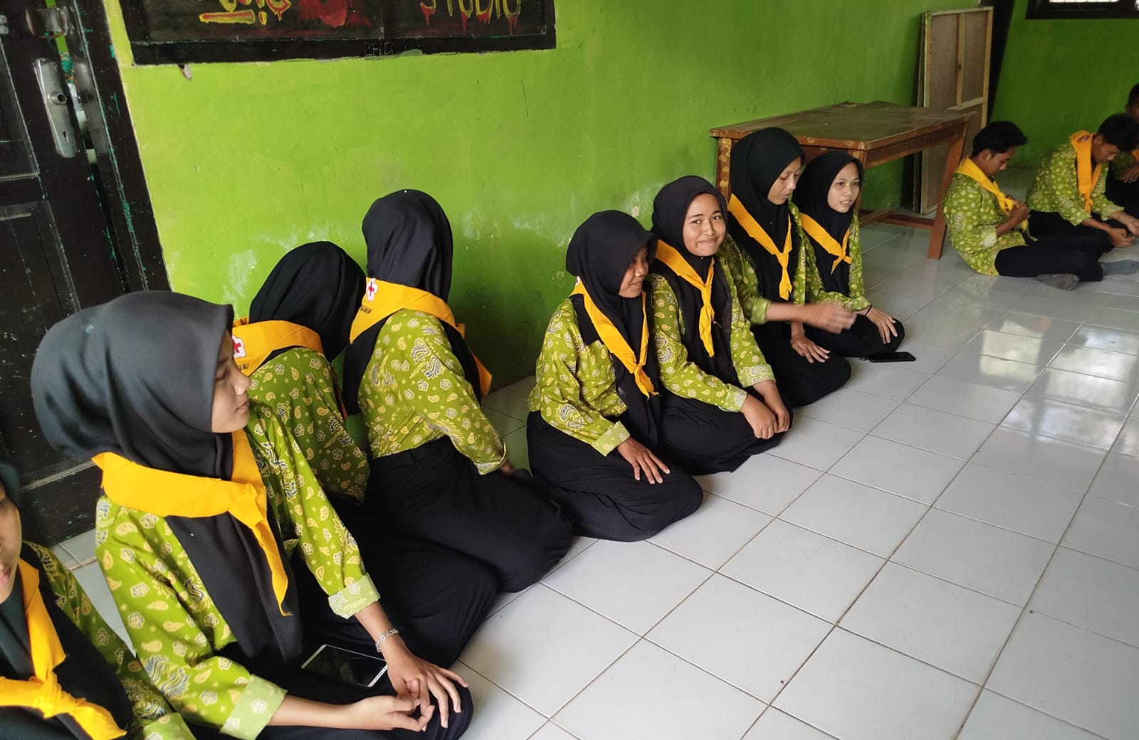 Memupuk Karakter dengan Pengenalan Palang Merah Remaja Memupuk Karakter dengan Pengenalan Palang Merah Remaja