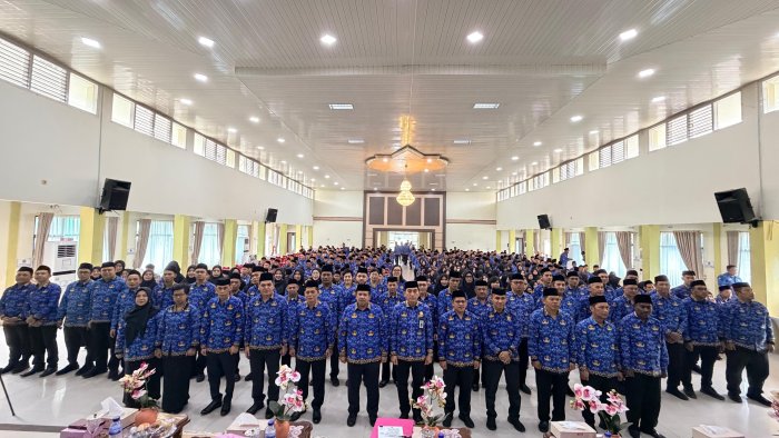 Sidik dan Fauzi Tuntaskan Administrasi ASN PPPK di MAN 1 Muaro Jambi Sidik dan Fauzi Tuntaskan Administrasi ASN PPPK di MAN 1 Muaro Jambi