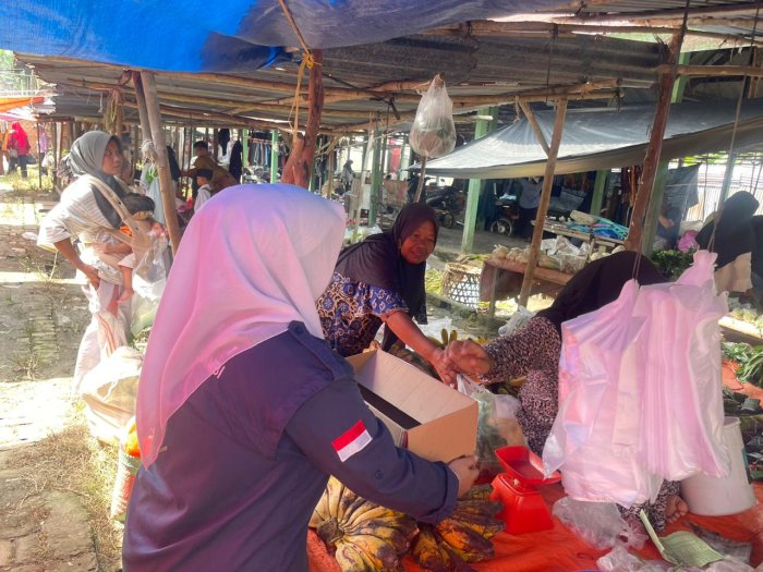 PMR dan Pramuka MAN 1 Muaro Jambi Galang Dana untuk Bencana Sumatra PMR dan Pramuka MAN 1 Muaro Jambi Galang Dana untuk Bencana Sumatra