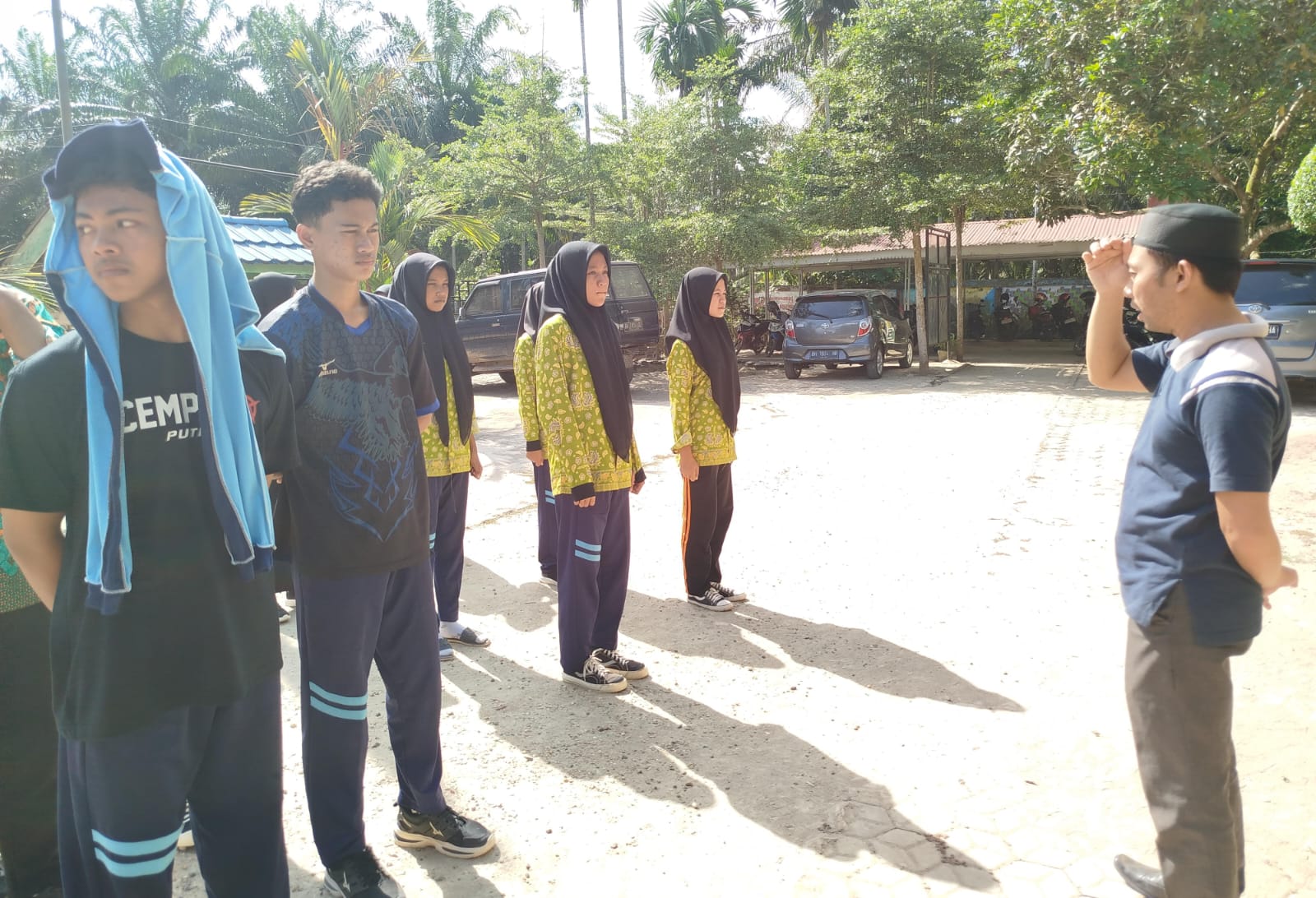 Pembina Paskib Ingatkan Tugas Harus Dikerjakan Walupun Fokus Latihan