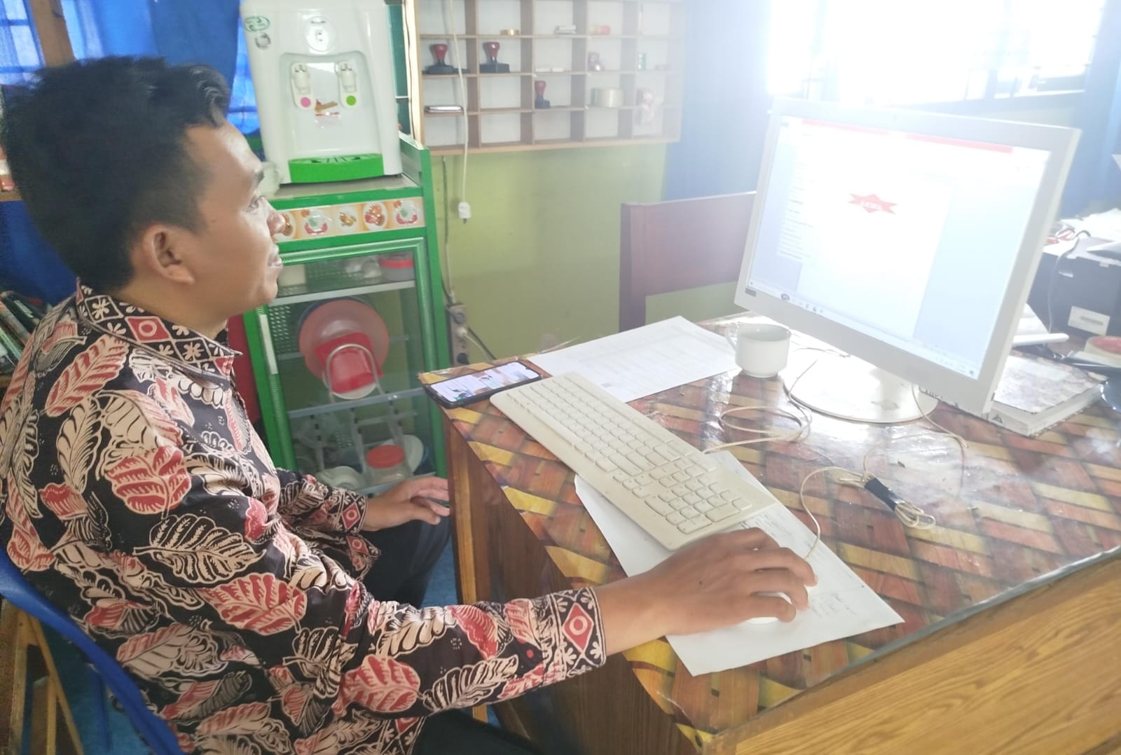 Sambut Tahun Ajaran Baru : Guru MAN 1 Muaro Jambi Siapkan Perangkat