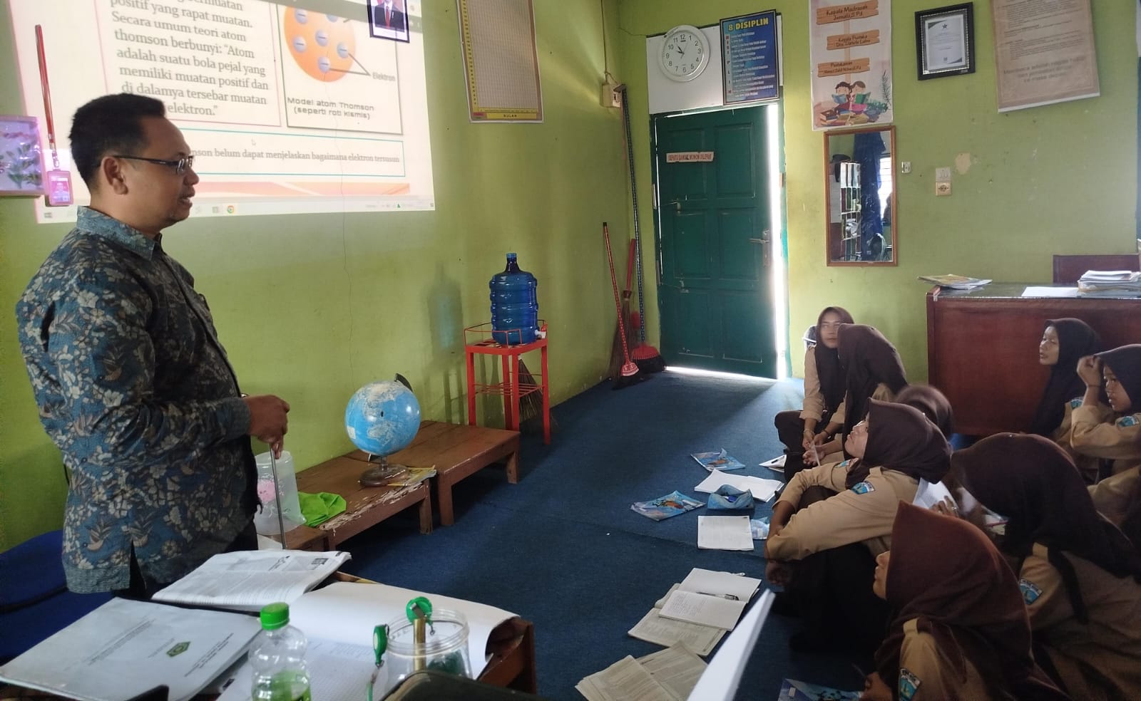 Manfaatkan Perpustakaan Sebagai Tempat Bimbingan Belajar