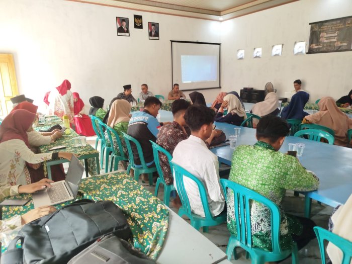 Guru Matematika MAN 1 Muaro Jambi Berbagi Kisi-Kisi TKA