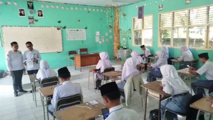 Hari Kedua Asesmen Akhir Semester di MAN 1 Muaro Jambi Berjalan Lancar