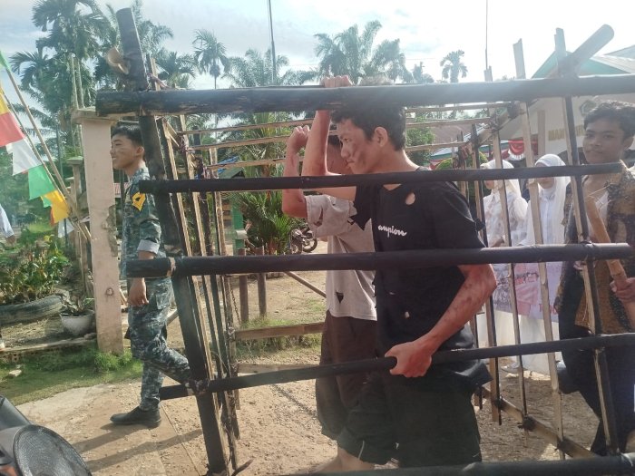 reatif! Siswa MAN 1 Muaro Jambi Siapkan Properti Sendratasik untuk Tugas Akhir