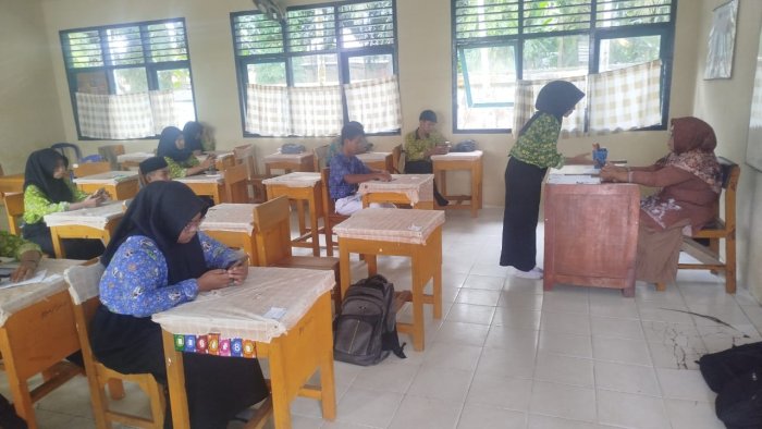 Hujan Subuh Sebabkan Siswa Terlambat, Asesmen Tetap Berjalan Tertib Hujan Subuh Sebabkan Siswa Terlambat, Asesmen Tetap Berjalan Tertib