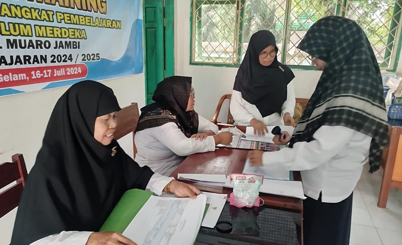 PNS MAN 1 Muaro Jambi Siapkan Laporan SKP