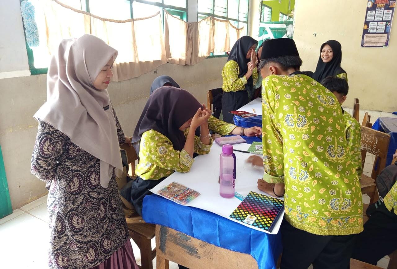 Kelas XI B Membuat gambar organel sel tumbuhan dan sel hewan Kelas XI B Membuat gambar organel sel tumbuhan dan sel hewan