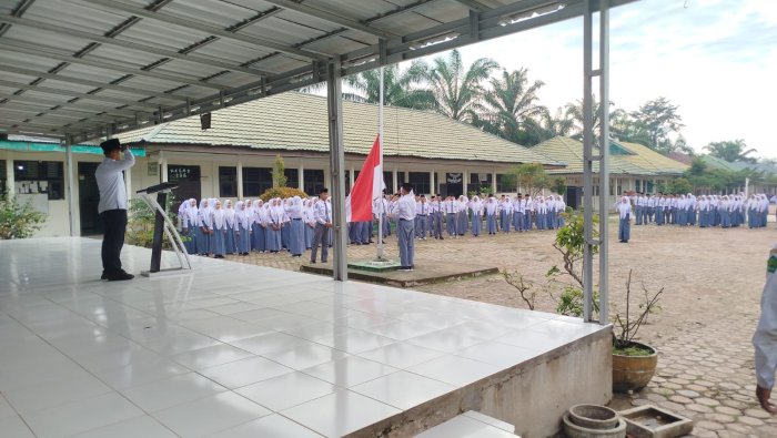 Semangat ASAT Menggema dalam Upacara Senin di MAN 1 Muaro Jambi