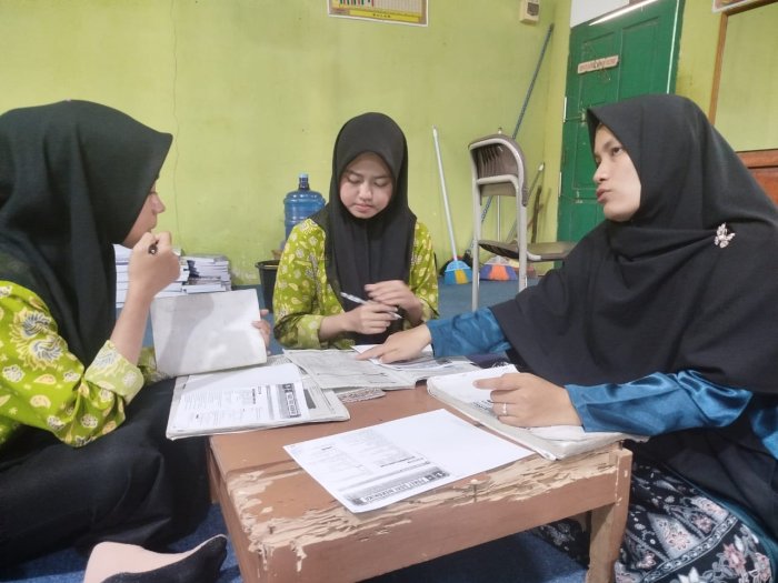 Almustari Bimbing Dua Siswa MAN 1 Muaro Jambi untuk Persiapan OMI 2025