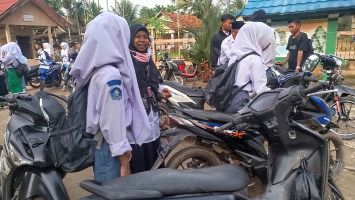 Razia Barang Terlarang di MAN 1 Muaro Jambi, Siswa Diminta Tampil Alami Tanpa Makeup