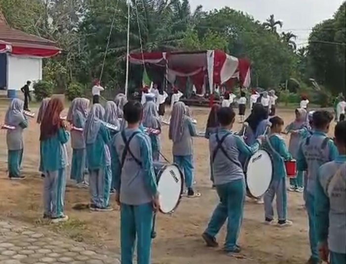 Jelang HUT RI ke-81, MAN 1 Muaro Jambi Siapkan Tujuh Paskibraka Terbaik Jelang HUT RI ke-81, MAN 1 Muaro Jambi Siapkan Tujuh Paskibraka Terbaik