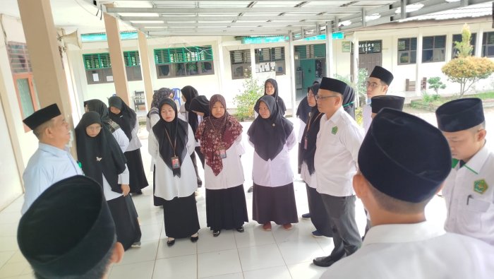 Kepala MAN 1 Muaro Jambi Matangkan Persiapan AKSIOMA Bersama GTK