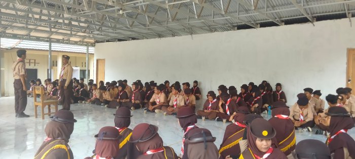 MAN 1 Muaro Jambi Hadirkan Jumat Sehat, Bubur Hangat Pererat Kebersamaan Pramuka MAN 1 Muaro Jambi Hadirkan Jumat Sehat, Bubur Hangat Pererat Kebersamaan Pramuka