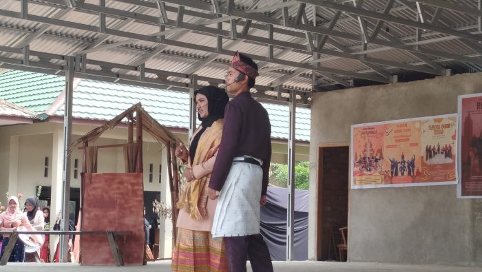 Penampilan Sendratasik Kelas XII D Hidupkan Legenda Malin Kundang Penampilan Sendratasik Kelas XII D Hidupkan Legenda Malin Kundang