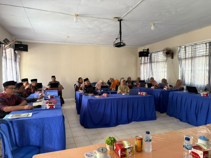 Lima Guru MAN 1 Muaro Jambi Ikuti MGMP MA Sungai Gelam, Fokus Persiapan TKA Lima Guru MAN 1 Muaro Jambi Ikuti MGMP MA Sungai Gelam, Fokus Persiapan TKA