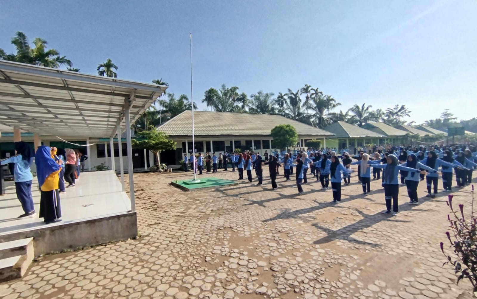 Senam P5 awali Kegiatan pagi Ini