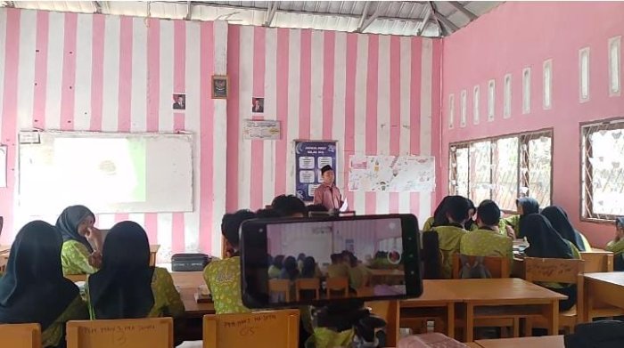 Mahasiswa PPG Universitas Jambi Produksi Video UKIN di MAN 1 Muaro Jambi Mahasiswa PPG Universitas Jambi Produksi Video UKIN di MAN 1 Muaro Jambi
