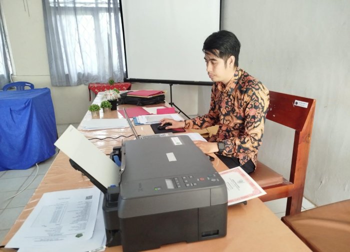Teliti Tanpa Kesalahan, MAN 1 Muaro Jambi Mulai Cetak Ijazah Alumni 2026 Teliti Tanpa Kesalahan, MAN 1 Muaro Jambi Mulai Cetak Ijazah Alumni 2026