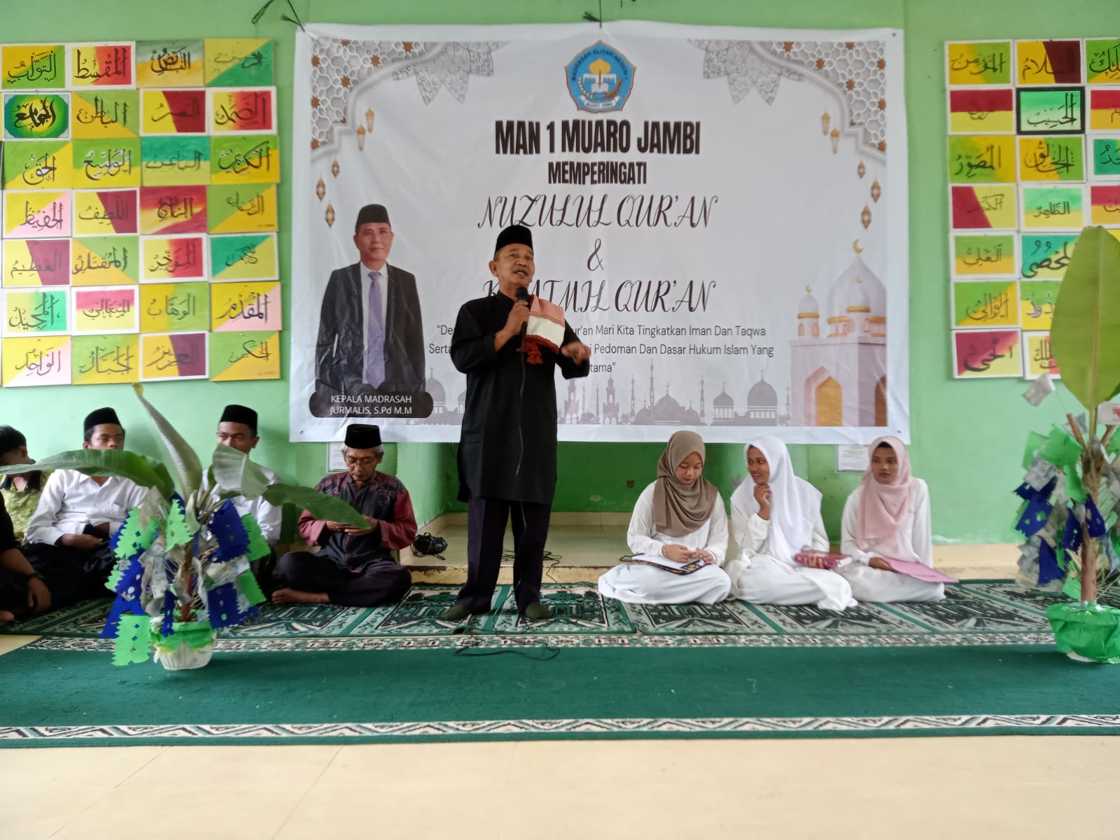 Ustadz Darwin Lubis Berikan Tausyiah di Acara Puncak Khotmil Quran Ustadz Darwin Lubis Berikan Tausyiah di Acara Puncak Khotmil Quran