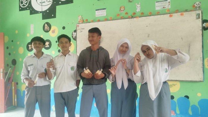 Siswa MAN 1 Muaro Jambi Ciptakan Ide Bisnis Kreatif Lewat Bahasa Indonesia Siswa MAN 1 Muaro Jambi Ciptakan Ide Bisnis Kreatif Lewat Bahasa Indonesia