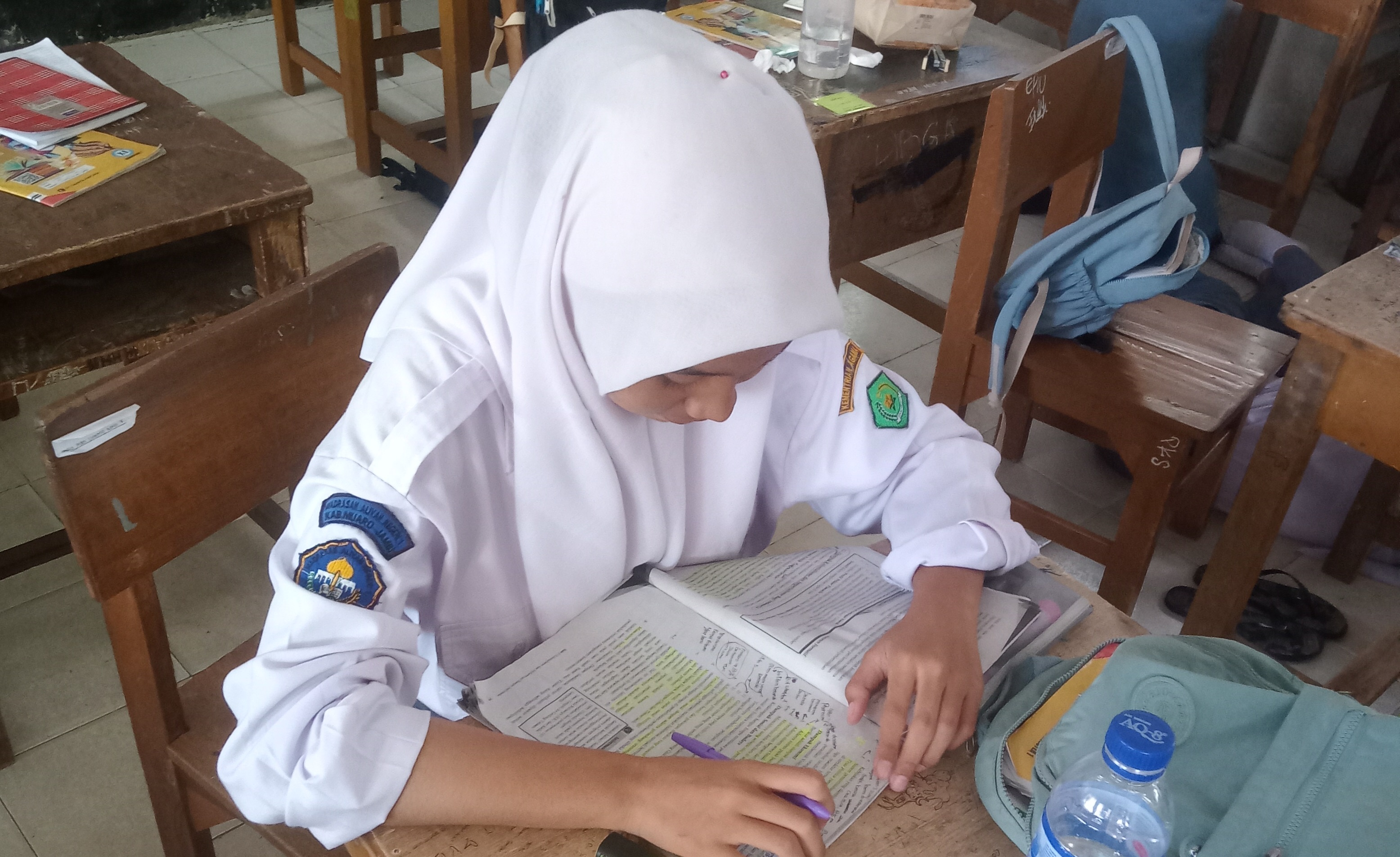 Guru Bahasa Indonesia Ajarkan Pembuatan Teks Berita