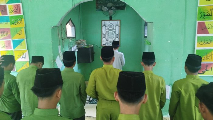 Pembiasaan Salat Dhuha di MAN 1 Muaro Jambi Tanamkan Karakter Religius Siswa