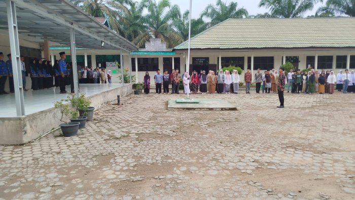Semangat Siswa MAN 1 Muaro Jambi Menggema di Hari Pahlawan Semangat Siswa MAN 1 Muaro Jambi Menggema di Hari Pahlawan