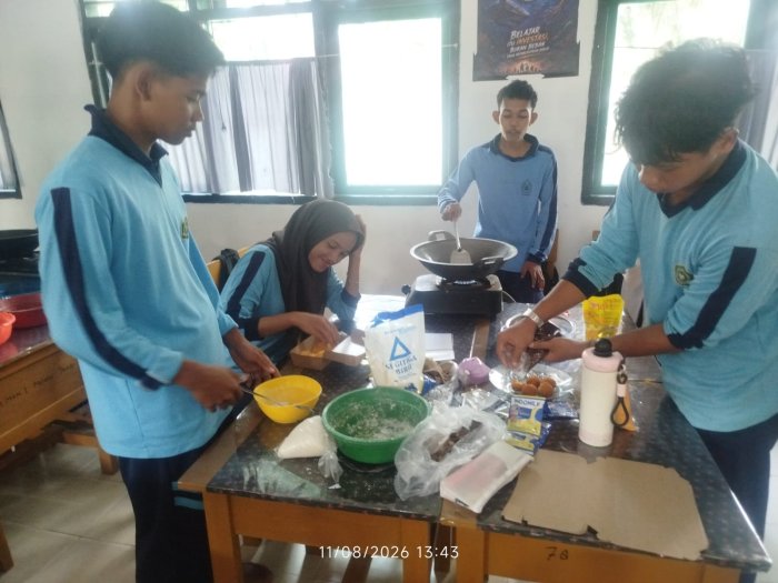 MAN 1 Muaro Jambi Dorong Kreativitas Siswa Kelas XII D Lewat Prakarya Kuliner MAN 1 Muaro Jambi Dorong Kreativitas Siswa Kelas XII D Lewat Prakarya Kuliner