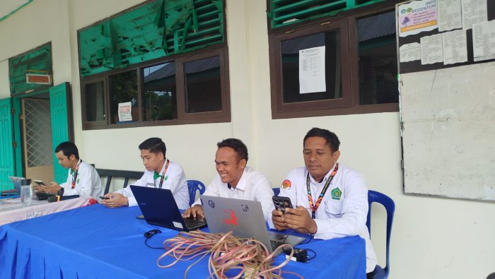 Enam Guru Bersiap Hadapi AKGTK, MAN 1 Muaro Jambi Gelar Uji Coba Aplikasi
